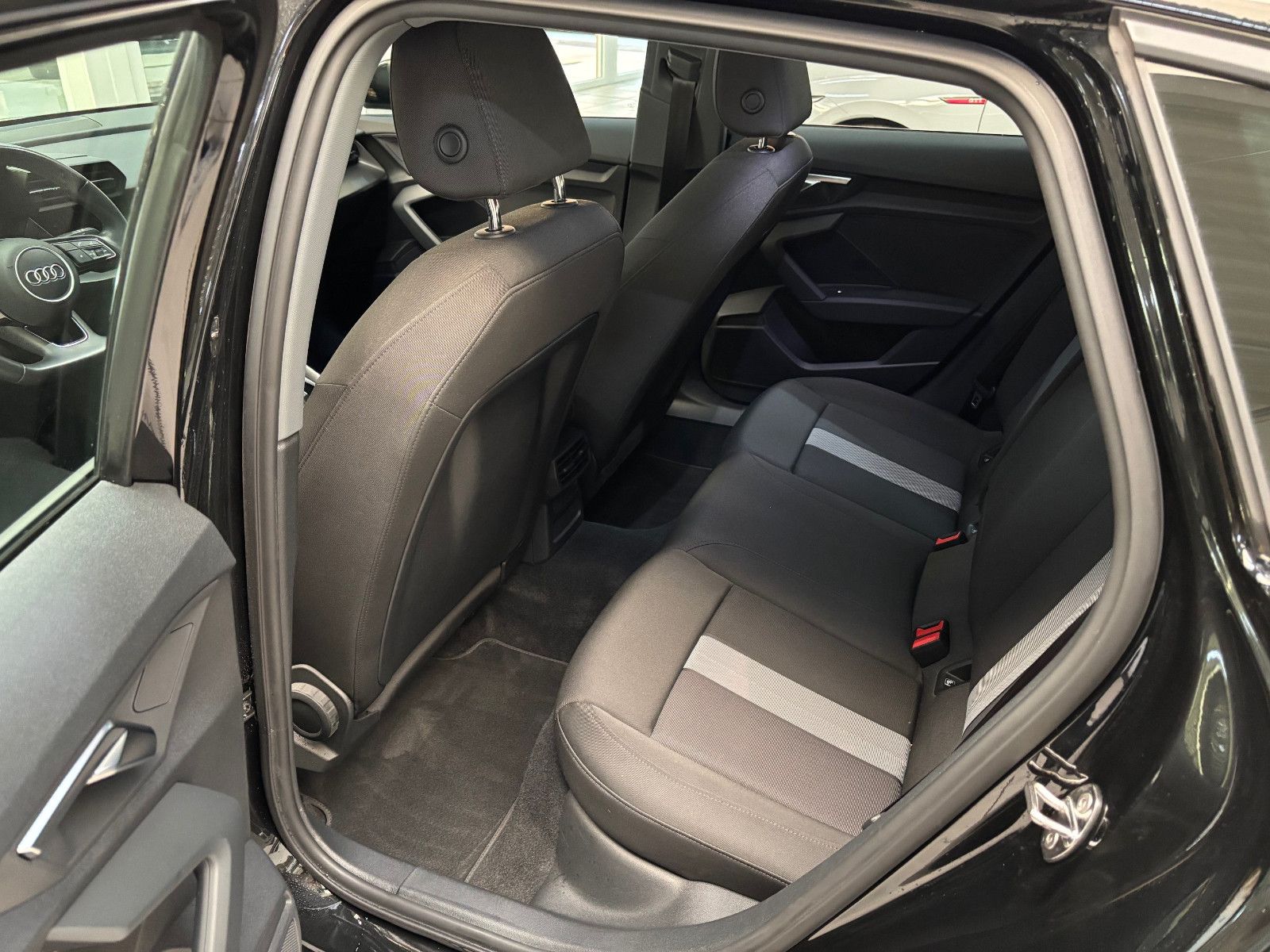 Fahrzeugabbildung Audi A3 Sportback 35 TDI advanced LED+KAMERA+NAVI+GRA