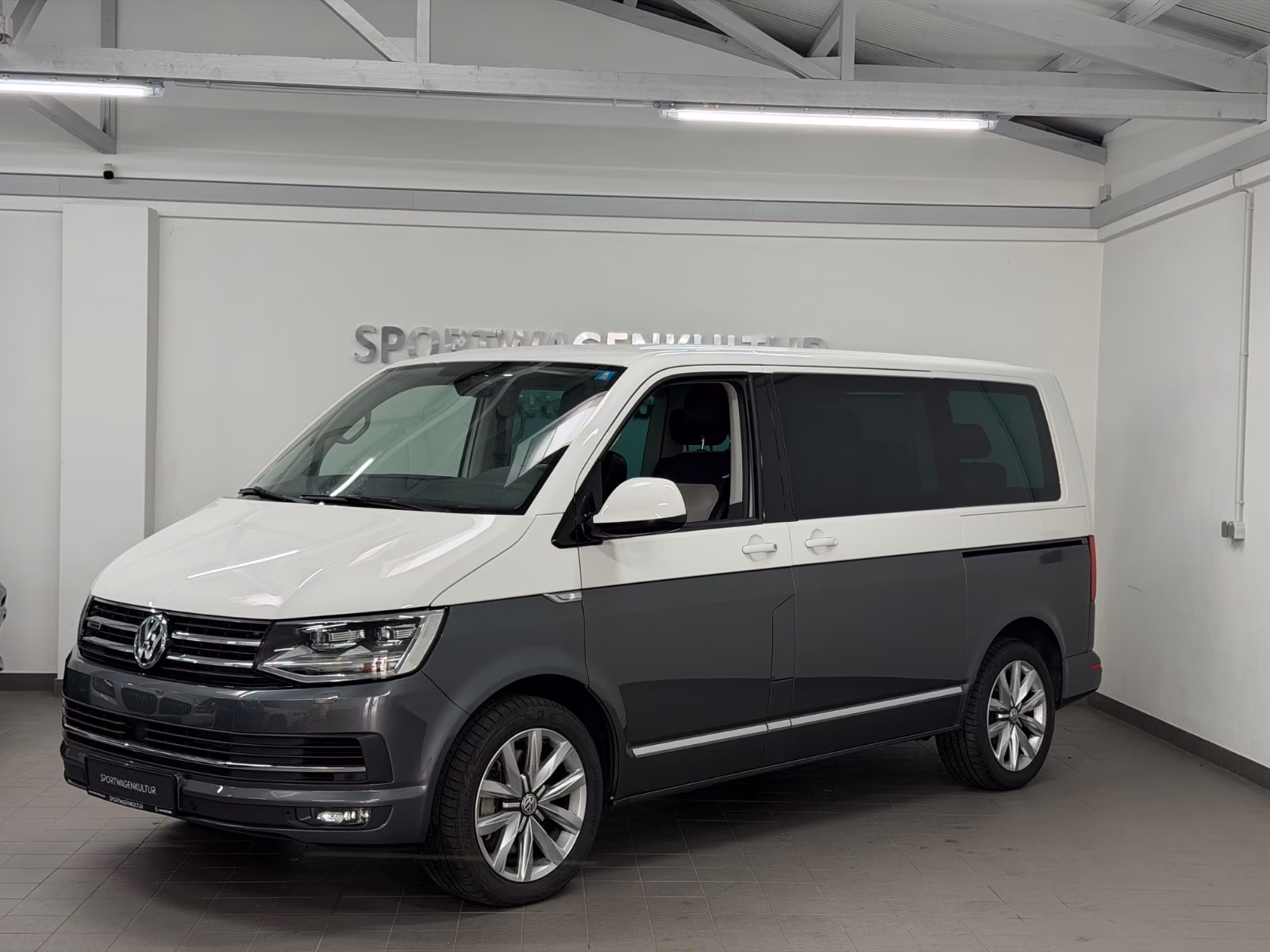 Volkswagen T6 Multivan Highline 4Motion Standh. AHK Kam.
