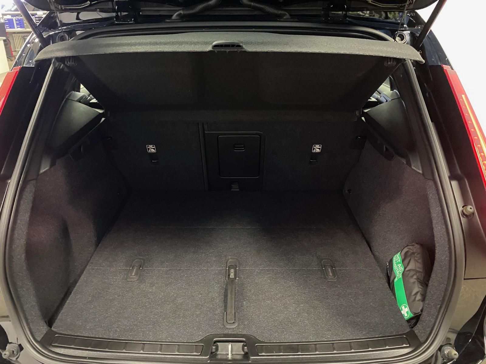 Fahrzeugabbildung Volvo XC40 KLIMA+RFK+PDC+NAVI+SITZHEIZ+4x4+AHK+ALU+LED
