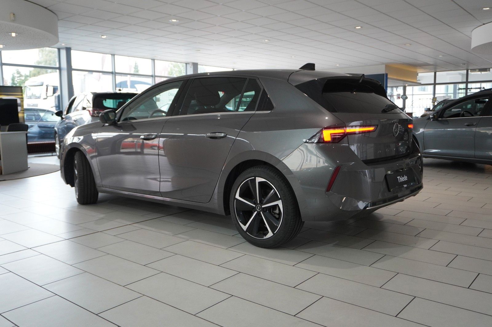 Fahrzeugabbildung Opel Astra L Lim. 1.2T ELEGANCE NAVI/LED/KAMERA/SPORT