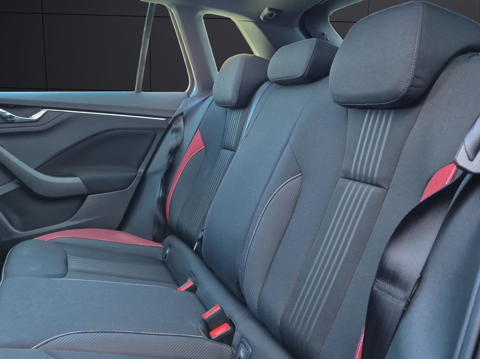 Fahrzeugabbildung SKODA Kamiq TSI Monte Carlo LED Navi Pano AID RFK SH b