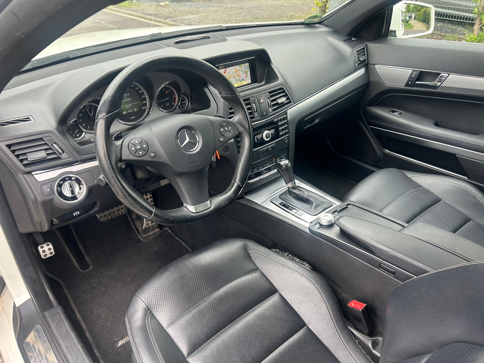 Fahrzeugabbildung Mercedes-Benz E 220 CDI Coupe //AMG//LEDER//XENON//AUTOM//