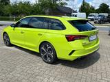 Skoda Octavia Combi 2.0 TSI 195 kW RS Vollausstattung - Skoda: RS