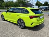 Skoda Octavia Combi 2.0 TSI 195 kW RS Vollausstattung - Skoda Octavia: Grün, RS