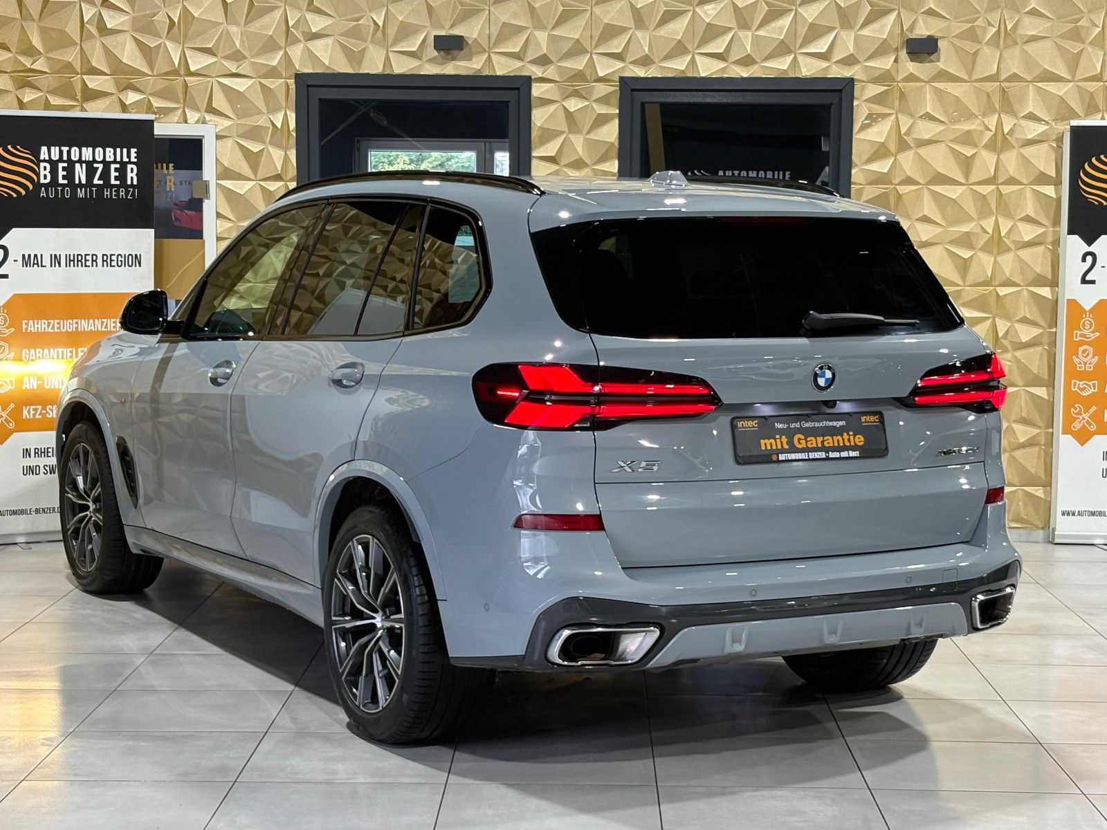 Fahrzeugabbildung BMW X5 30 d xDrive M Sport/HEAD-UP/360°/SOUND/AMBIEN