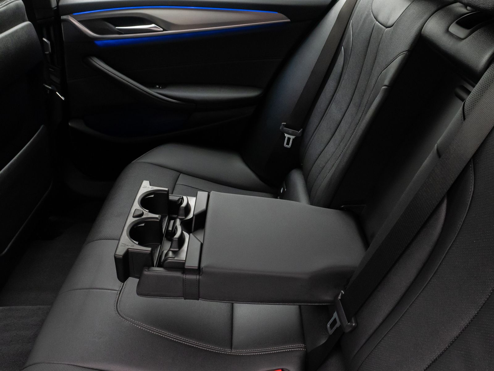 Fahrzeugabbildung BMW 530d  M Sport Kamera Laser HUD DAB HiFi Komfort