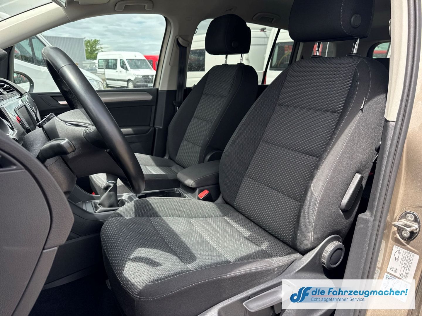 Fahrzeugabbildung Volkswagen Touran Comfortline BMT Start-Stopp AHK-klappbar
