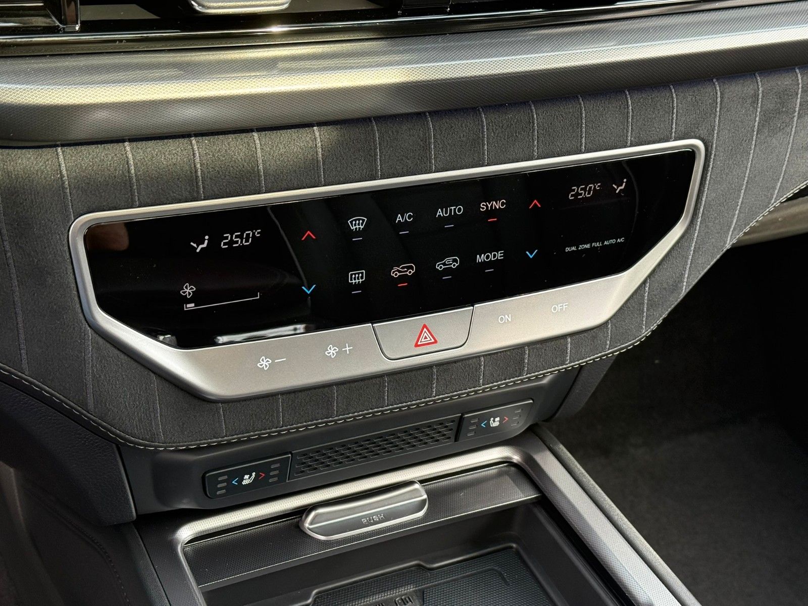 Fahrzeugabbildung KGM REXTON+LUX+360*KAMERA+LEDER+20ZOLL+ALLRAD+MEMORY