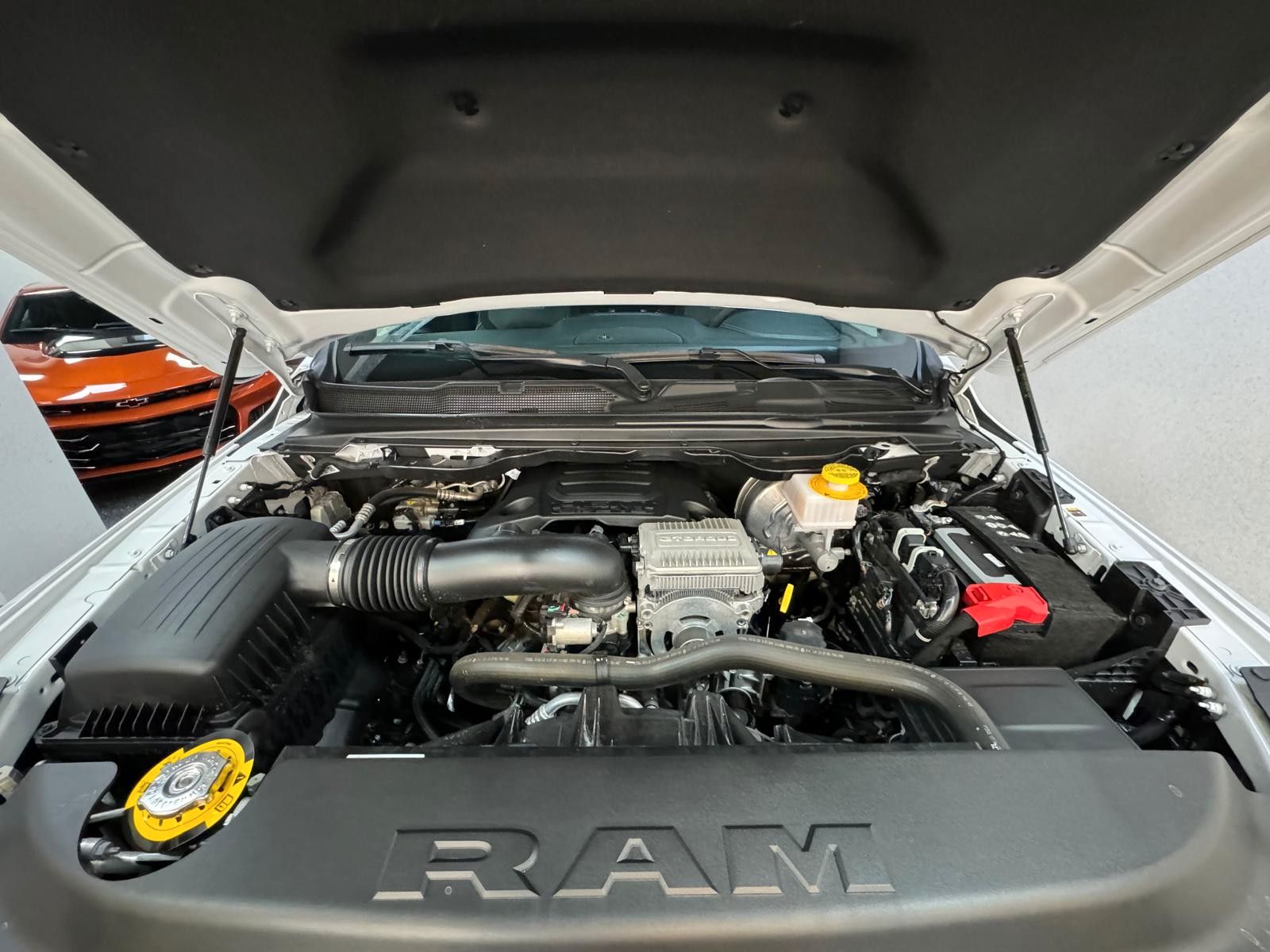 Fahrzeugabbildung Dodge LARAMIE CREW CAB SPORT  12" LUFTFEDER  HEMI 4x4