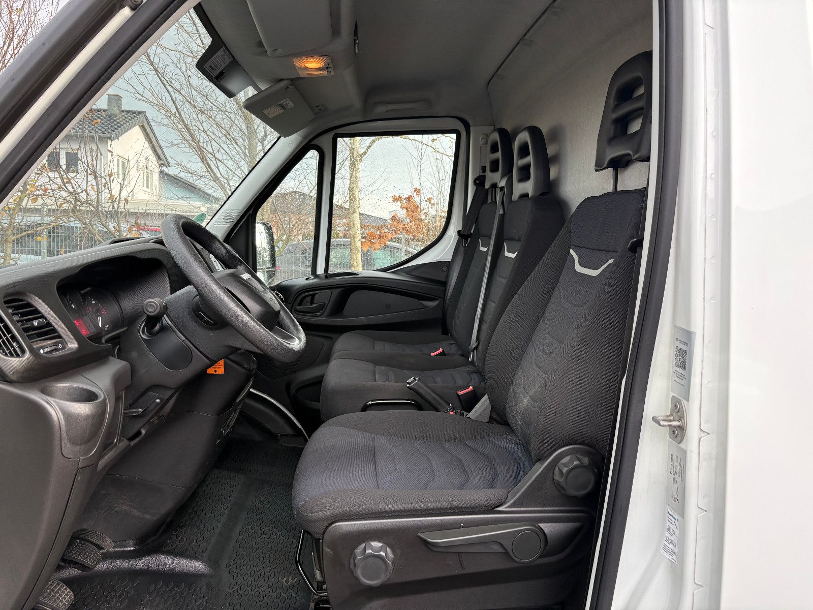 Fahrzeugabbildung Iveco Daily Kasten HKa 35 S ... V Radstand 3520 L/3-SI