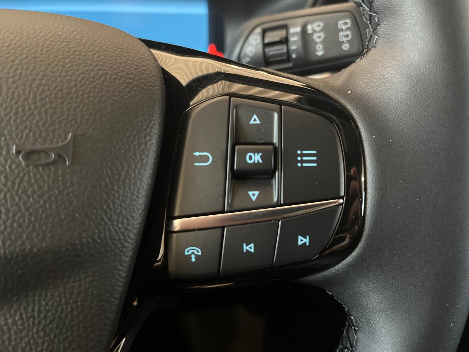 Fahrzeugabbildung Ford Kuga PHEV Titanium NAVI Kamera Winter Paket