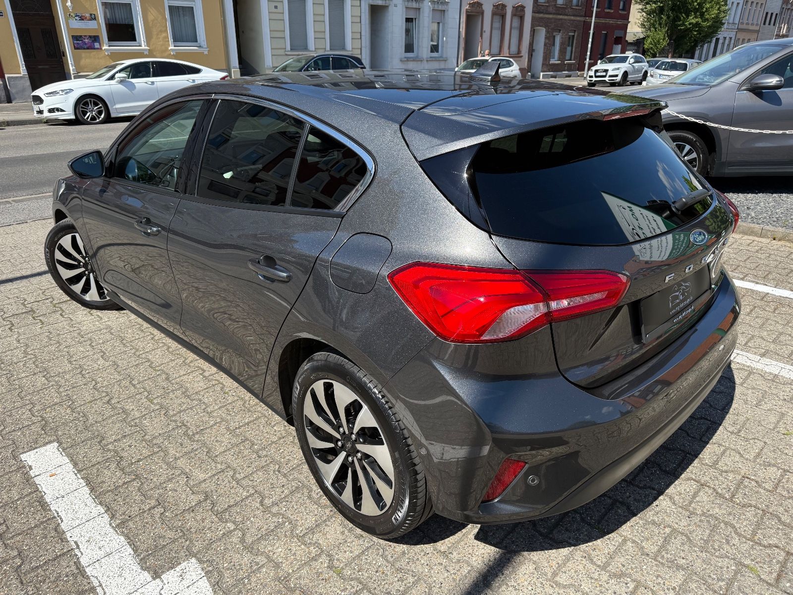 Fahrzeugabbildung Ford Focus Lim. Cool & Connect 1-HD KAMERA LED NAVI