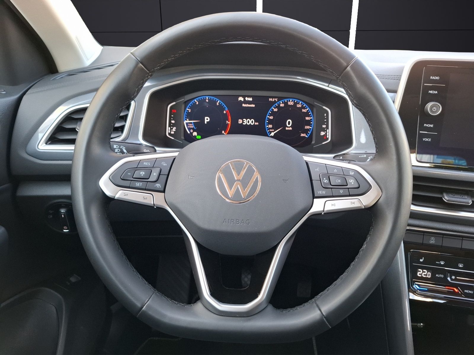 Fahrzeugabbildung Volkswagen T-Roc TSI Style DSG LED Kamera ACC AID SH LM