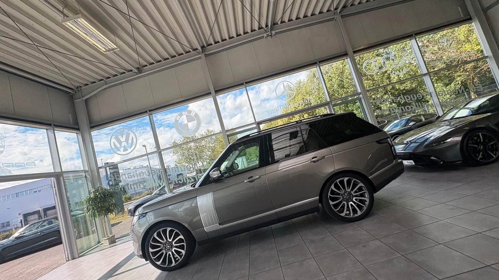 Fahrzeugabbildung Land Rover Range Rover P400e Autobiography Hybrid
