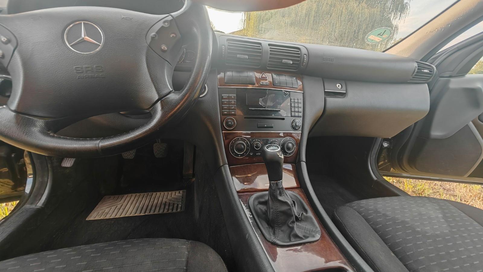 Mercedes-Benz C200 2005 — photo 10