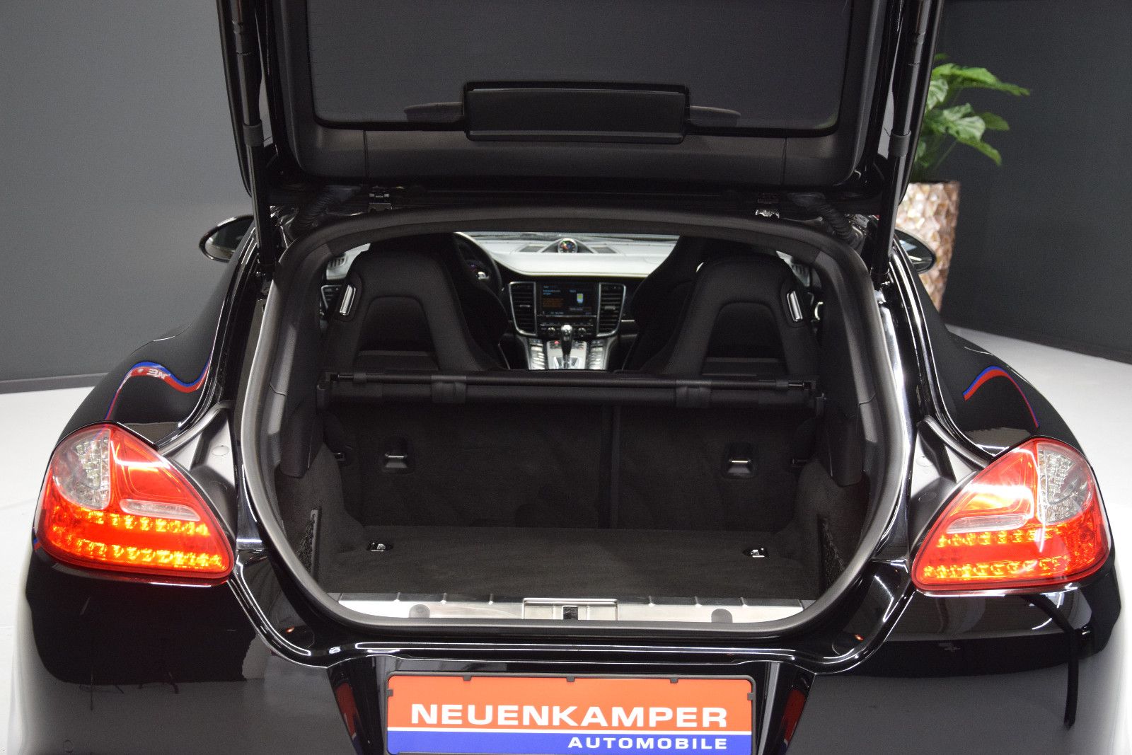 Fahrzeugabbildung Porsche Panamera GTS Bose Schiebedach PASM Sport Chrono
