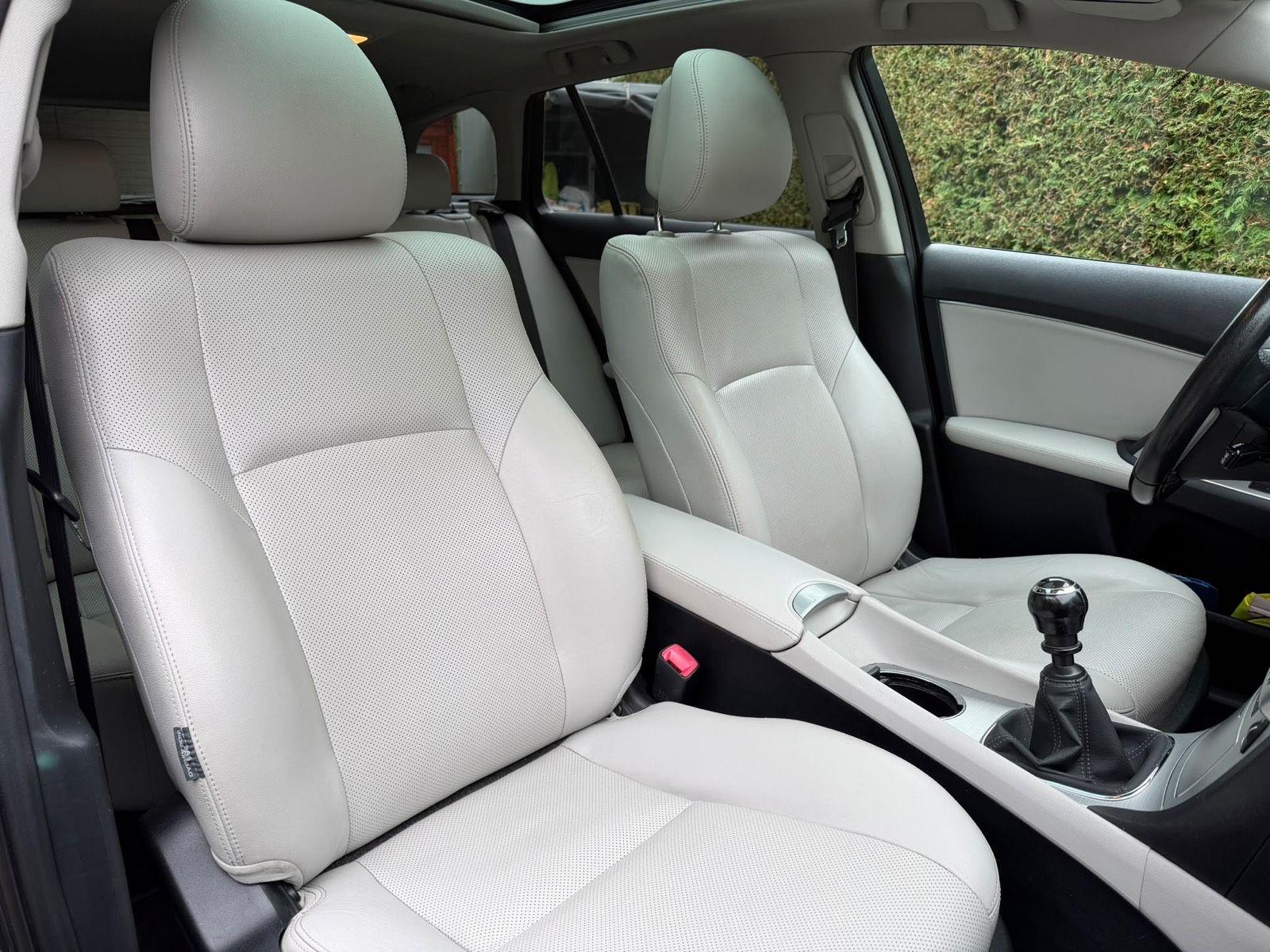 Toyota Avensis 2013 — photo 10
