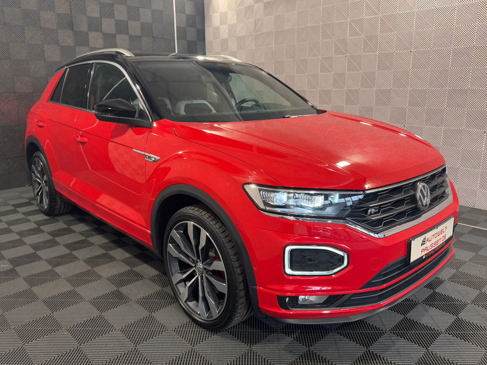 Gebrauchtwagen Volkswagen T-Roc T-Roc 4Motion*R-LINE*LED-R.KAM-ACC-SHZ-DAB-19" in Horb am Neckar