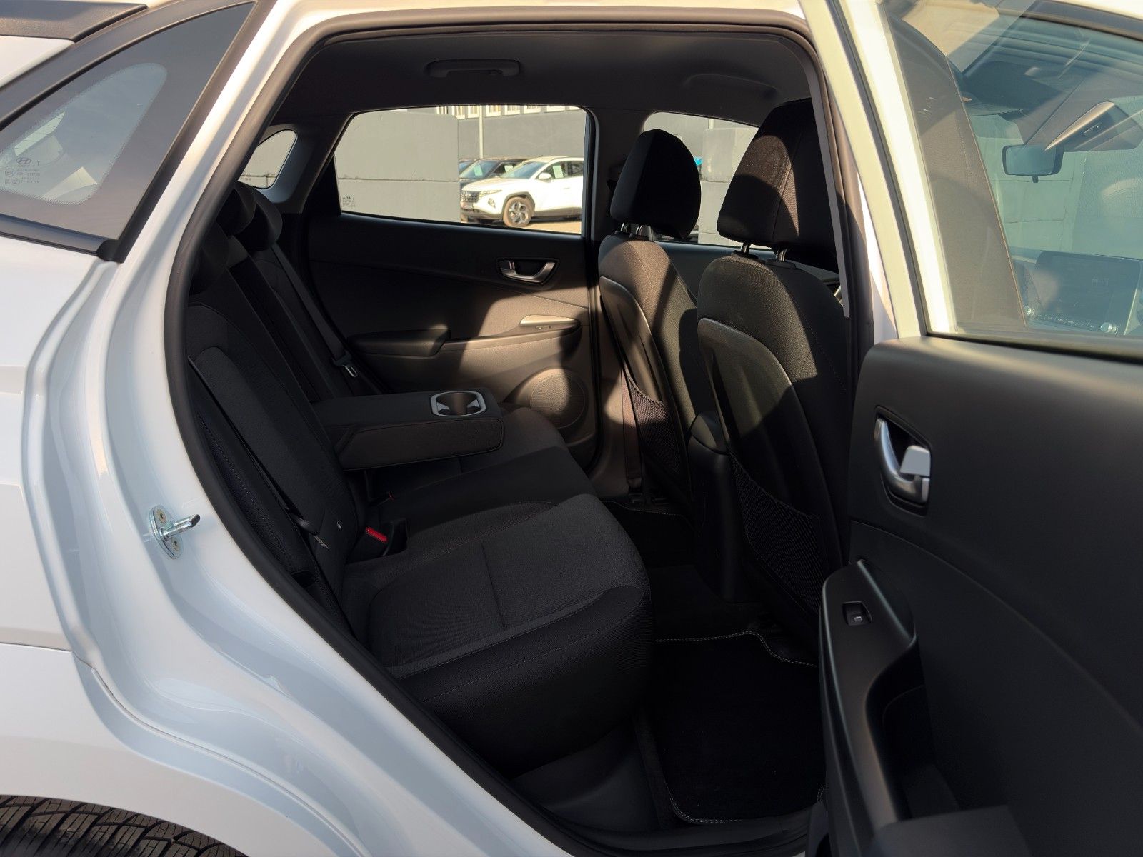 Fahrzeugabbildung Hyundai KONA E Select SHZ LHZ ACC LKA LFA Navi CarPlay