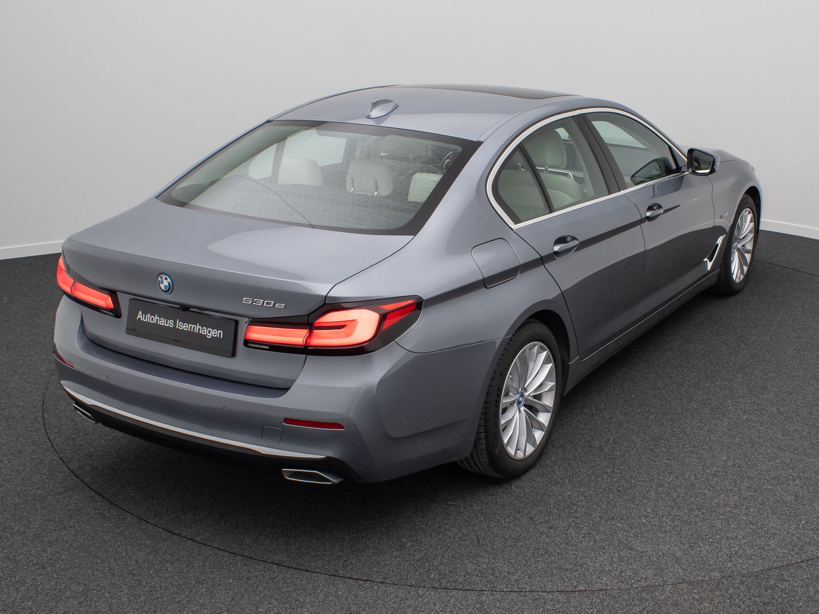 Fahrzeugabbildung BMW 530e Luxury Line 360°Glasdach Laser HUD DAB HiFi