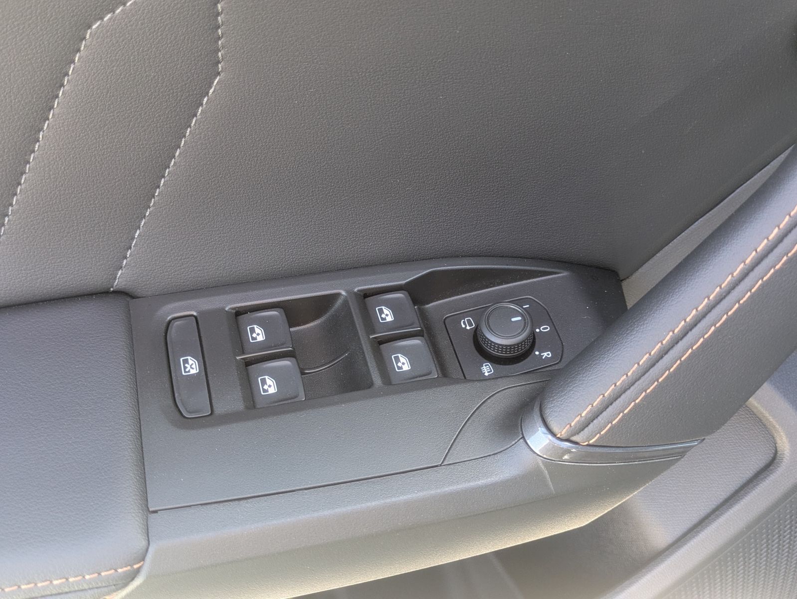 Fahrzeugabbildung CUPRA Leon 1.5 eTSI DSG MATRIX-LED*ACC*APP*KAMERA*18"