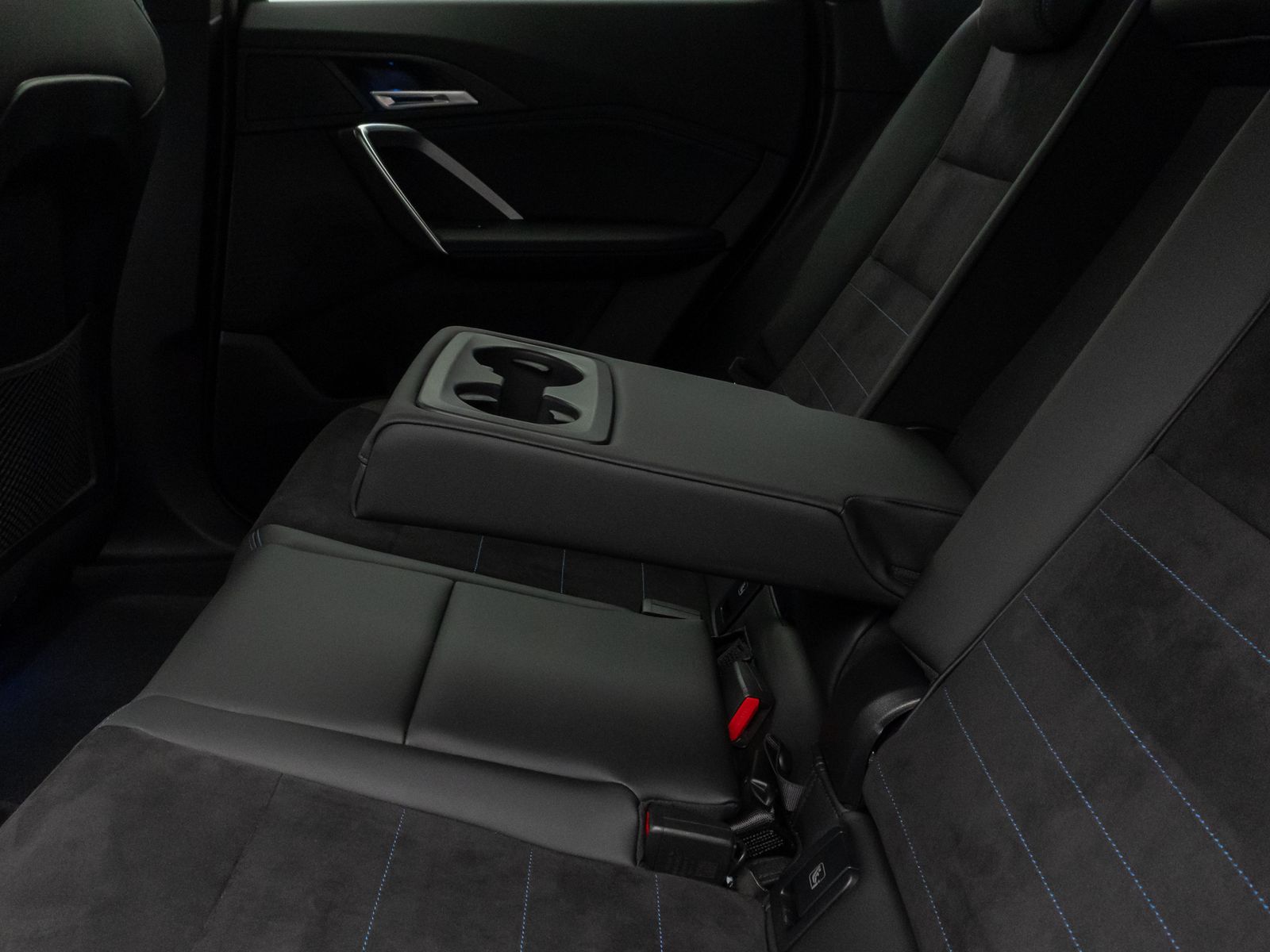 Fahrzeugabbildung BMW iX1 xD30 M Sport Kamera DAB DrivAssist Komfort