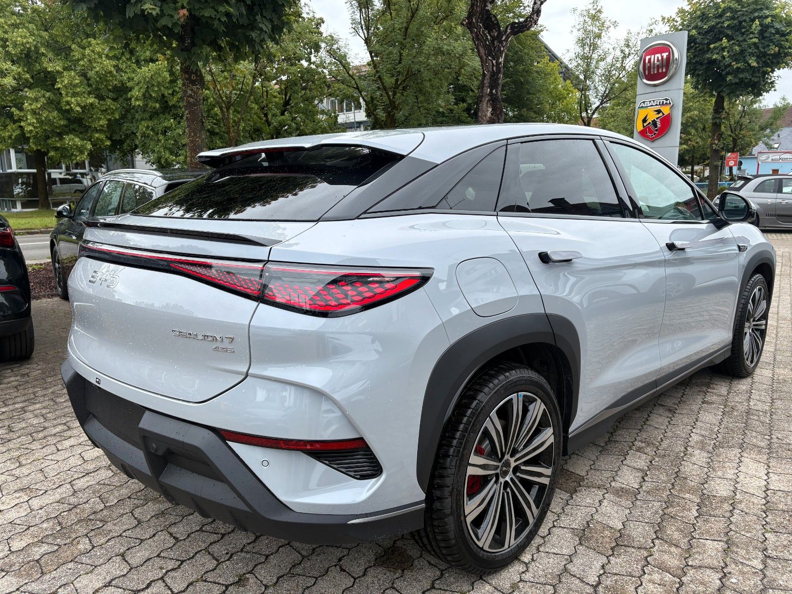 BYD SEALION 7