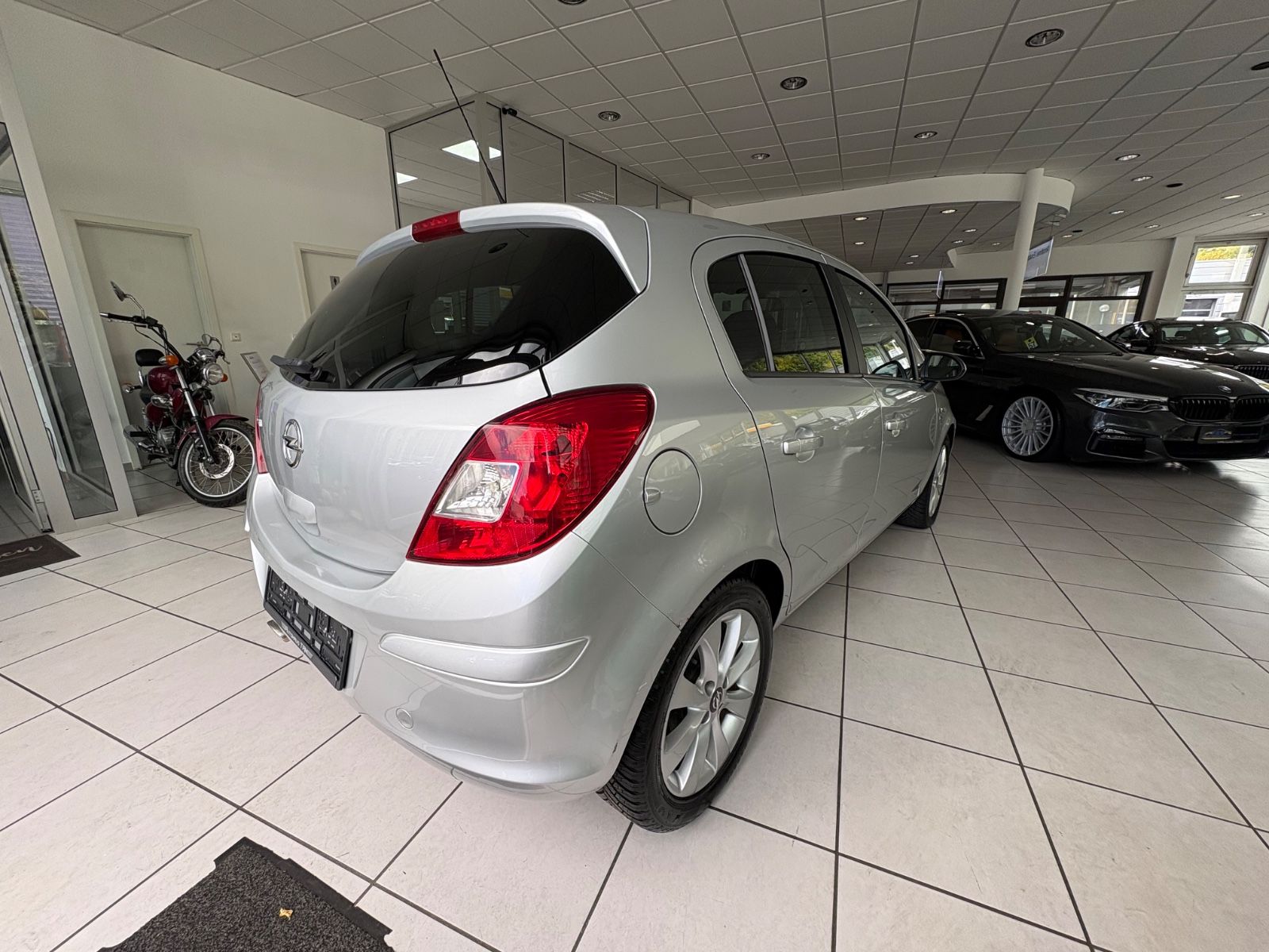 Fahrzeugabbildung Opel Corsa D 150 Jahre Opel