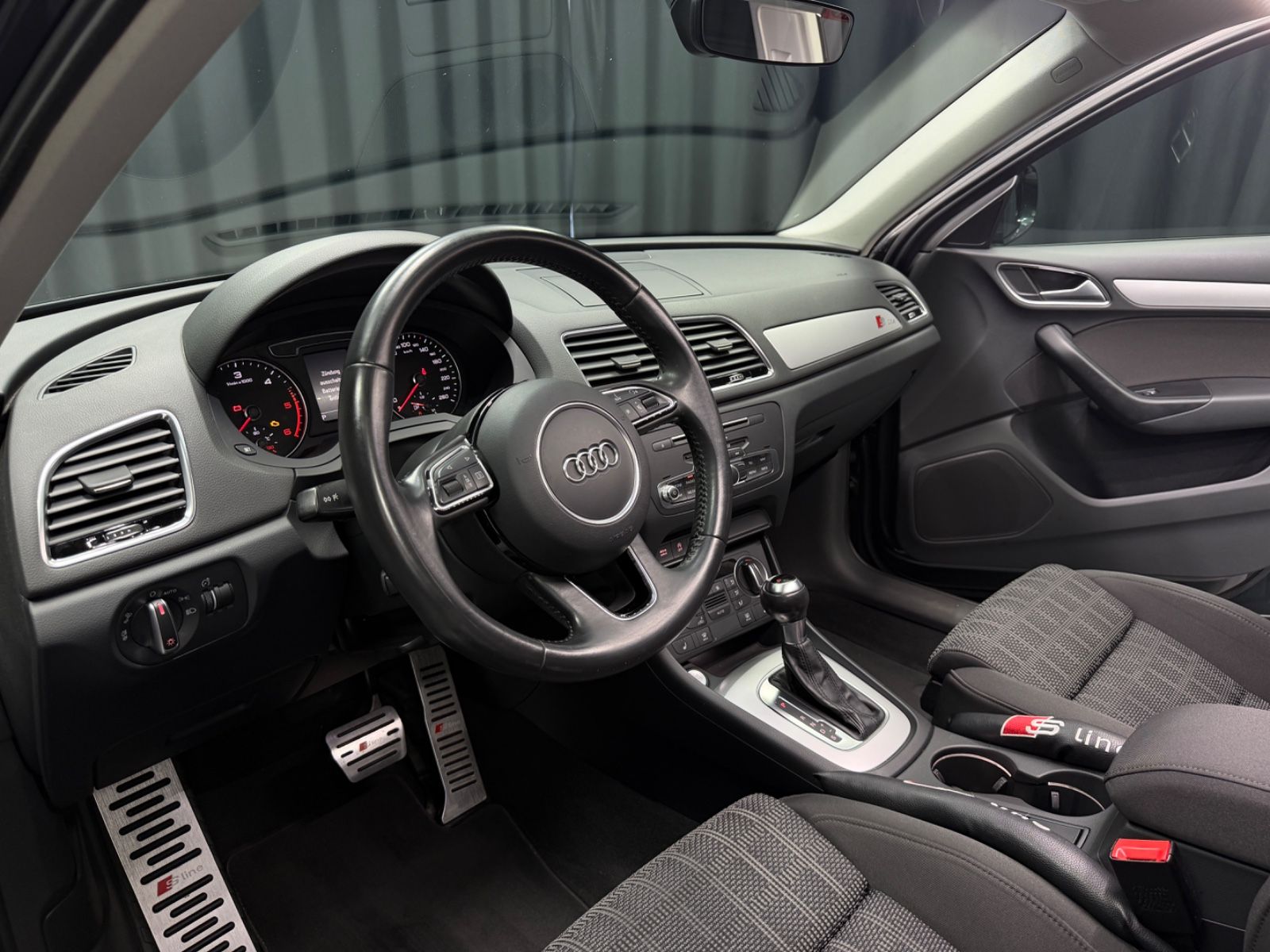 Fahrzeugabbildung Audi Q3 sport|S-Line|S-Tronic|AHK|NAVI|AUTOMATIK