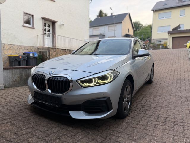 BMW 118i Advantage CarPlay, LED, Sitzheiz., Scheckh.