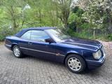 Mercedes-Benz E 220  - Mercedes-Benz E 220 mit Benzin-Antrieb