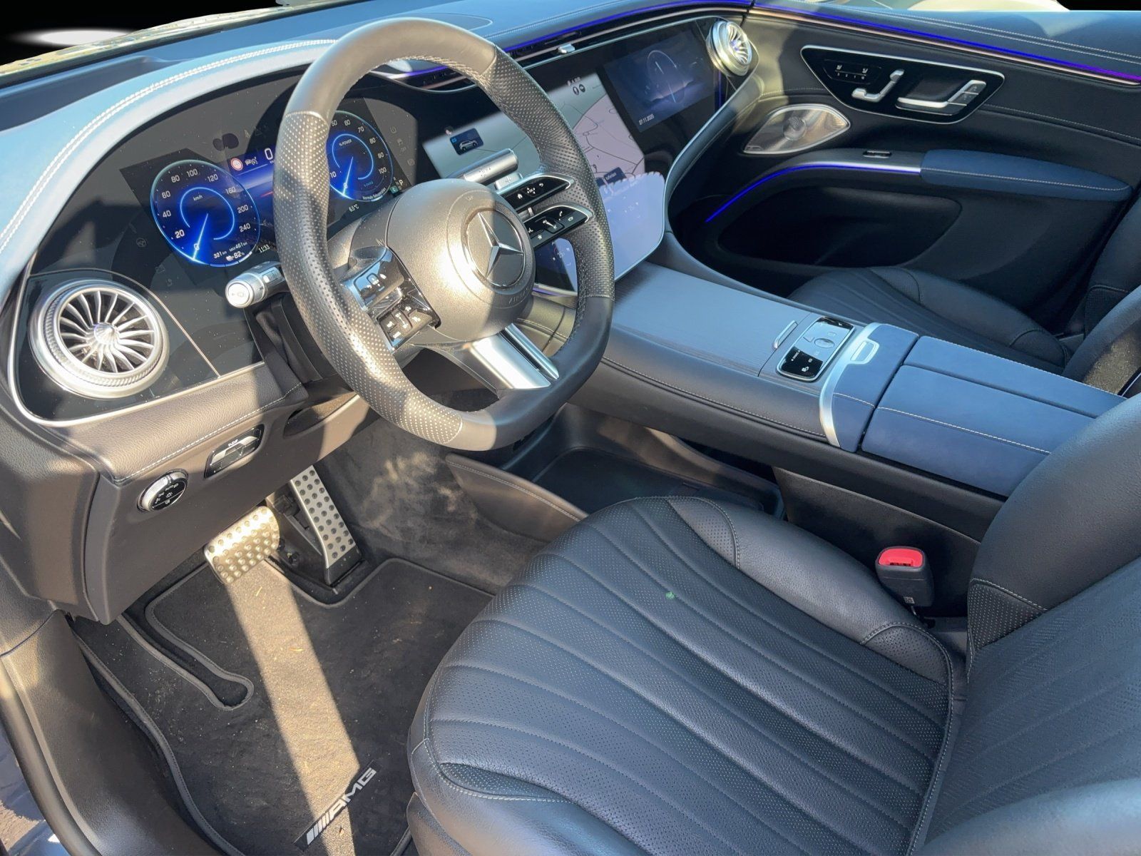 Fahrzeugabbildung Mercedes-Benz EQS 450 4M SUV AMG Prem+ AHK Massage 22kw AR-HUD