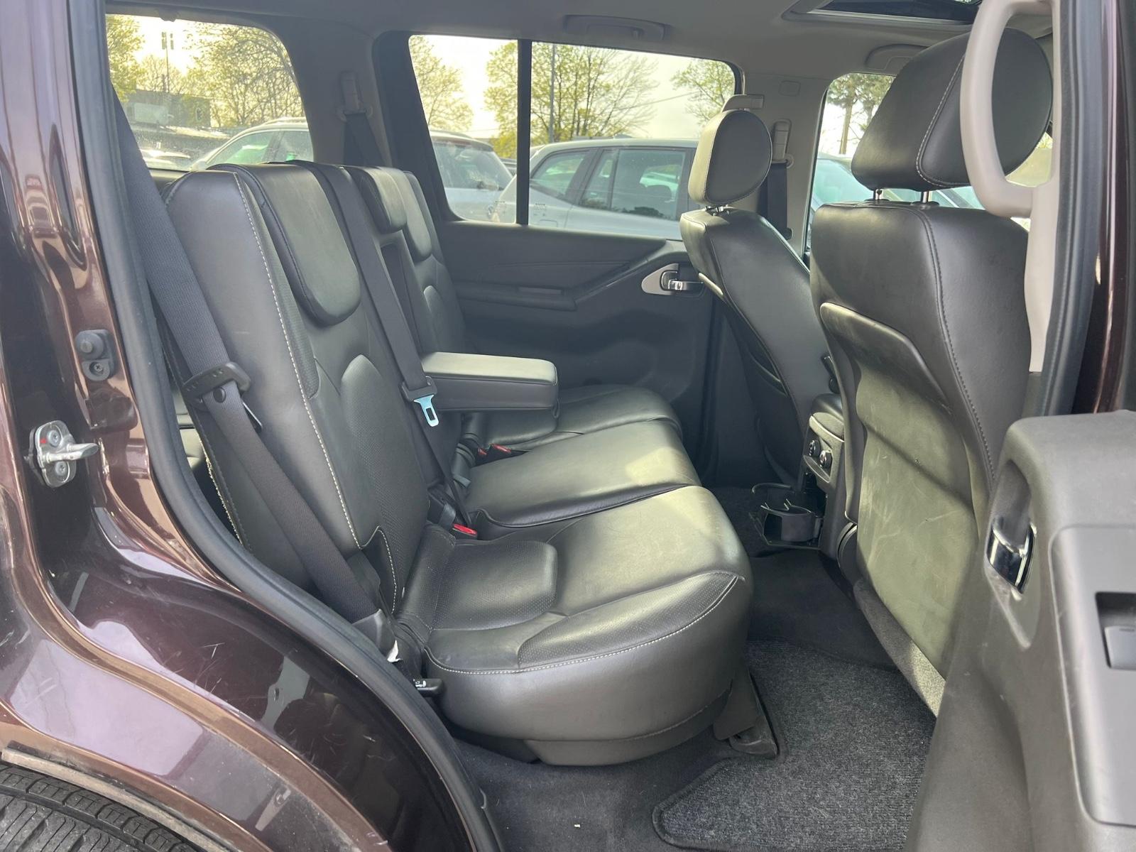 Nissan Pathfinder 3.0 dCi V6 LE | 231 ch | BVA | 7 places | Cuir | Toit ouvrant | Sièges électriques chauffants | Phares bi-xénon