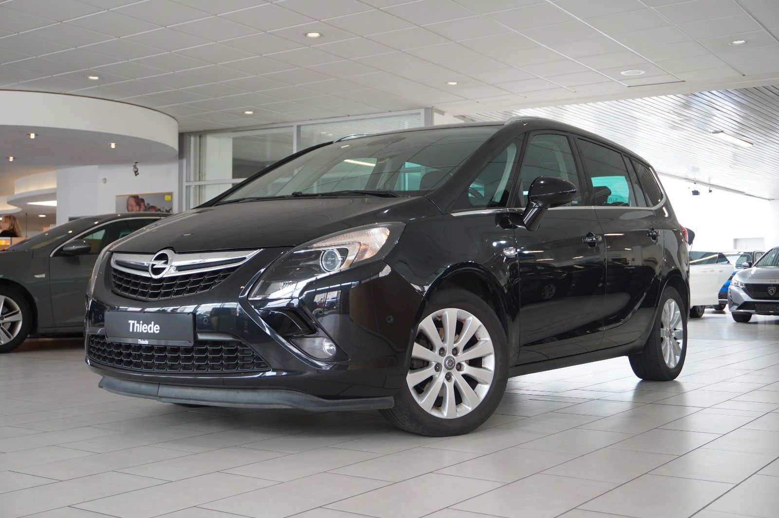 Fahrzeugabbildung Opel Zafira Tourer 1.4T INNOV. 7-SITZER NAVI/KAMERA