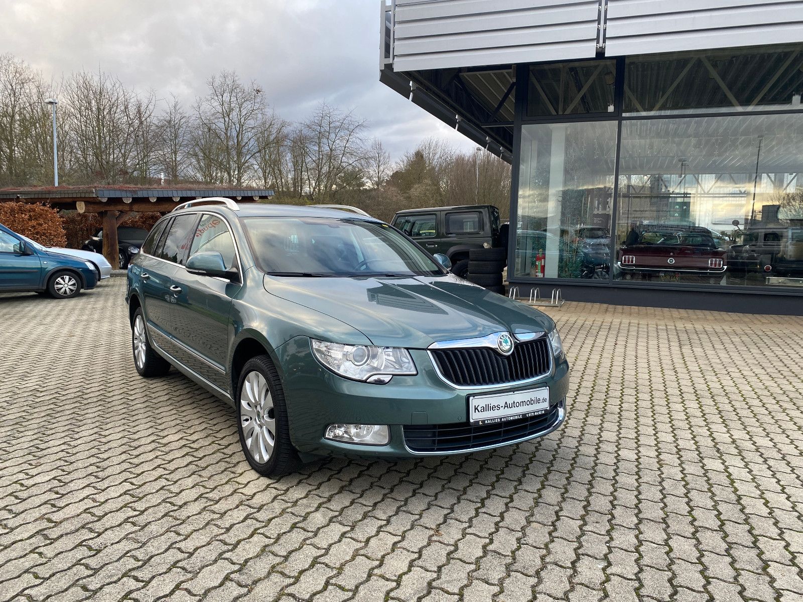 Fahrzeugabbildung SKODA Superb 2.0 TDI 4x4 Kombi 1.HD+PDC+SHZ+NAVI+KLIMA