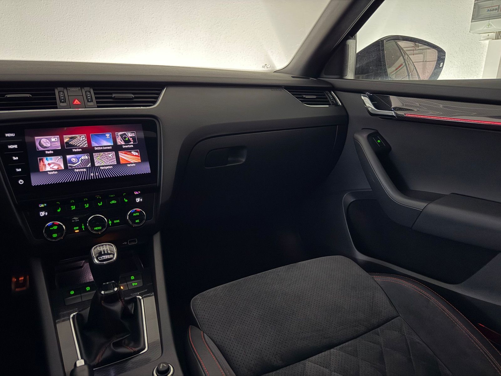 Fahrzeugabbildung SKODA Octavia Lim. RS/LED/PANO/DAB/MEMORY/ACC/AMBI+