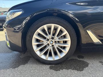 BMW 530d xDrive Luxury Line Ferngesteuertes Parken