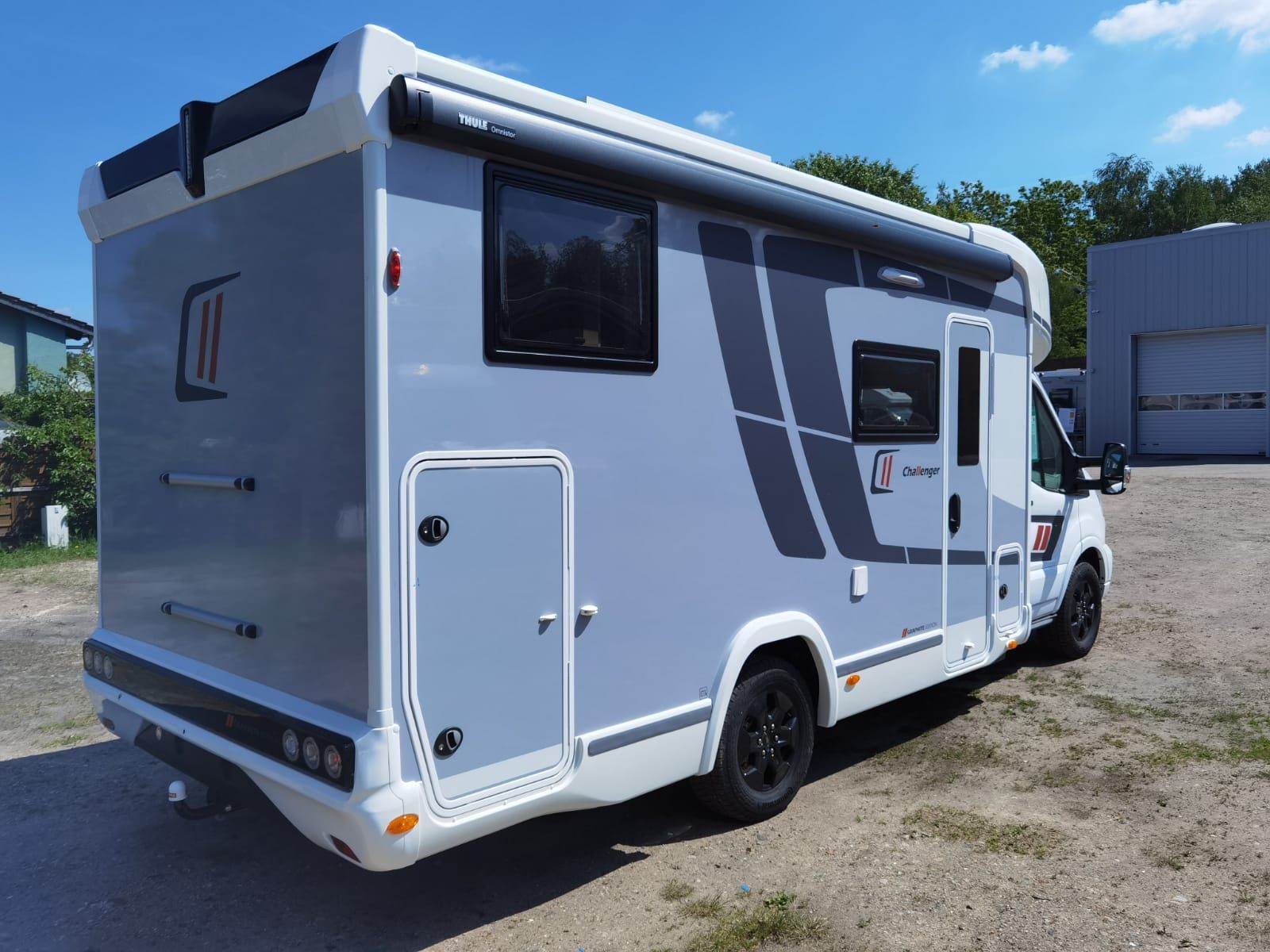 Fahrzeugabbildung Challenger 287 Graphite Edition m. Hubbett