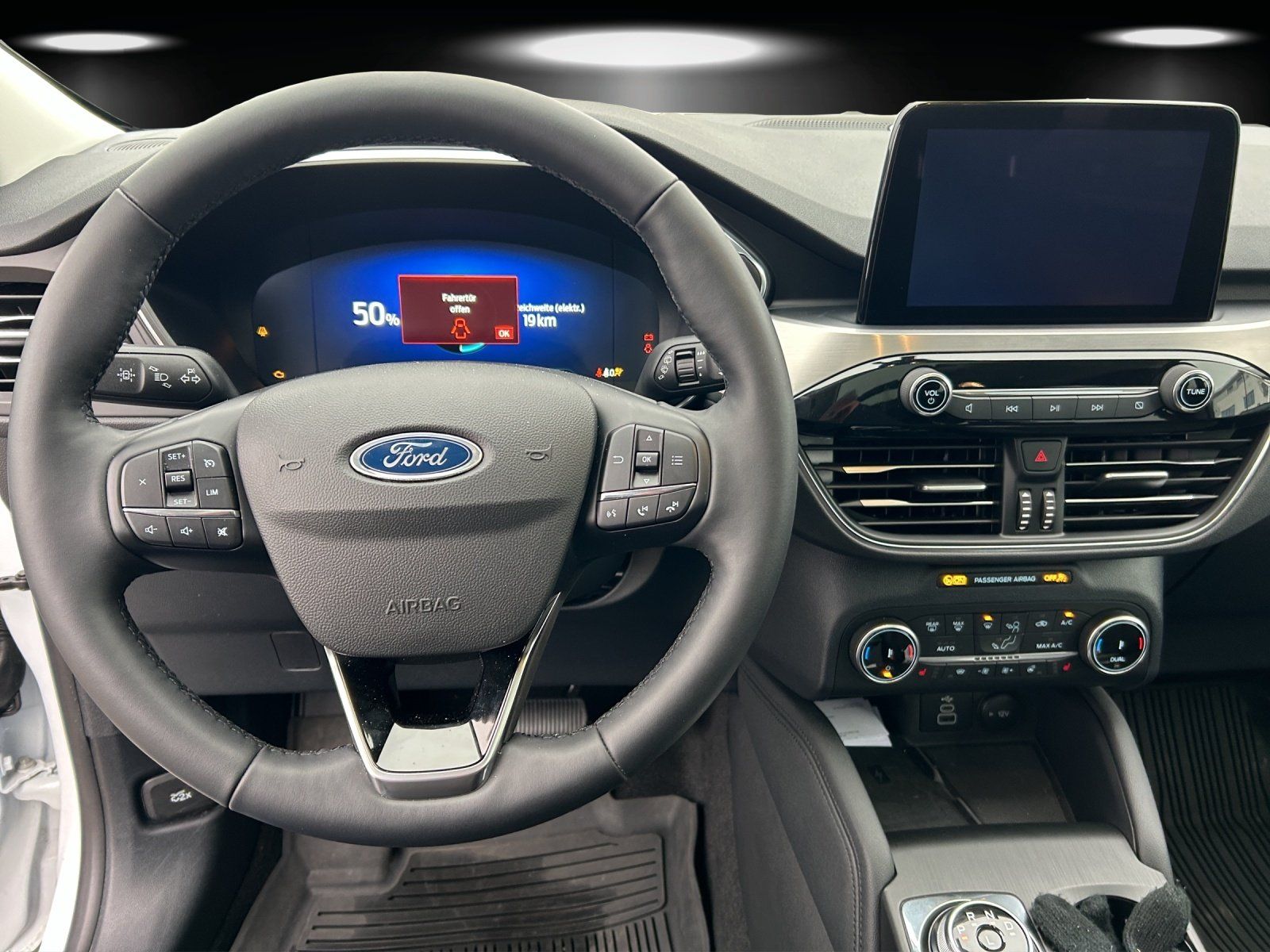 Fahrzeugabbildung Ford Kuga Titanium X PHEV HUD El. Panodach Navi digit