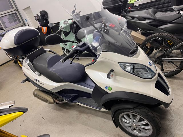 Piaggio MP3 300 LT HYBRID*1.HAND* IN TEILEN ZU VERKAUFEN