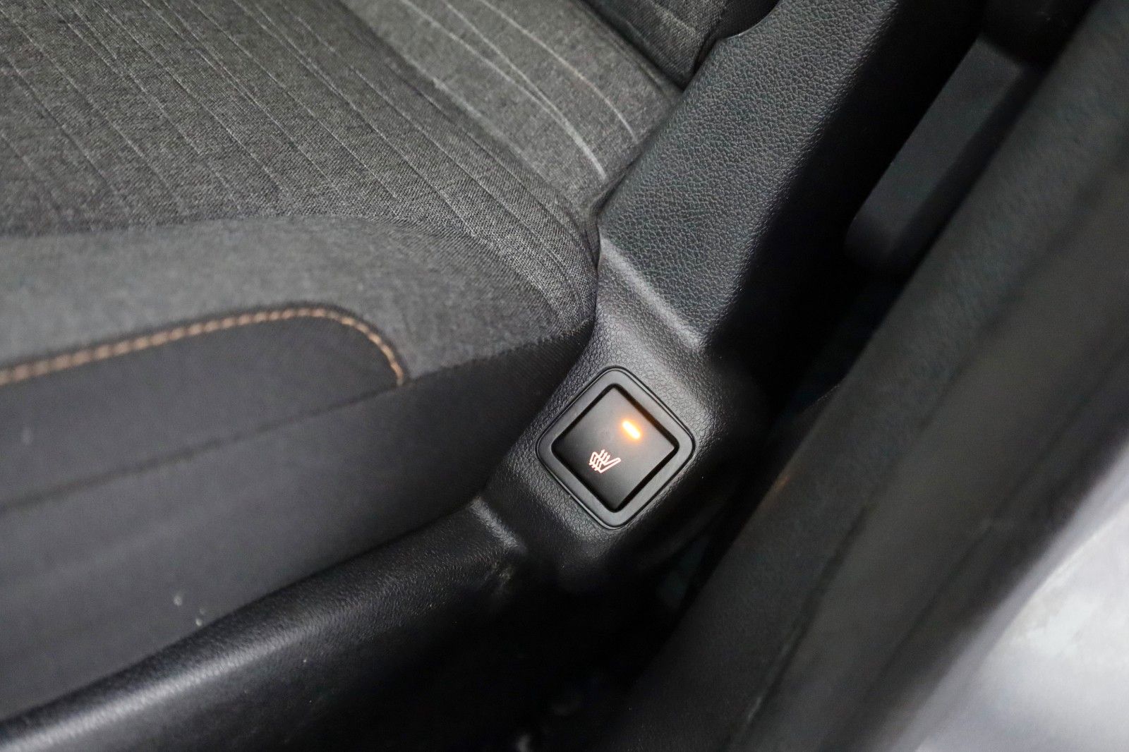 Fahrzeugabbildung Citroën Berlingo Kombi Shine Navi,SH,PDC,Kamera,SR+WR
