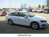 Skoda Octavia Combi Style 1.5 TSI 110 KW DSG mHEV - mit Hybrid-Antrieb: Weiß, mit Android Auto