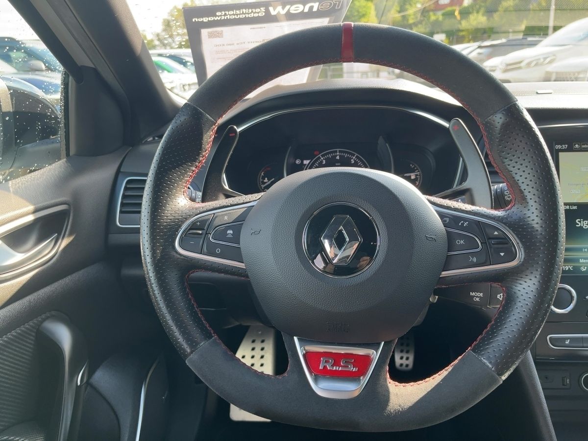 Fahrzeugabbildung Renault Megane R.S. TROPHY TCe 300 EDC R.S. Monitor HUD - mit KI generiert/bearbeitet