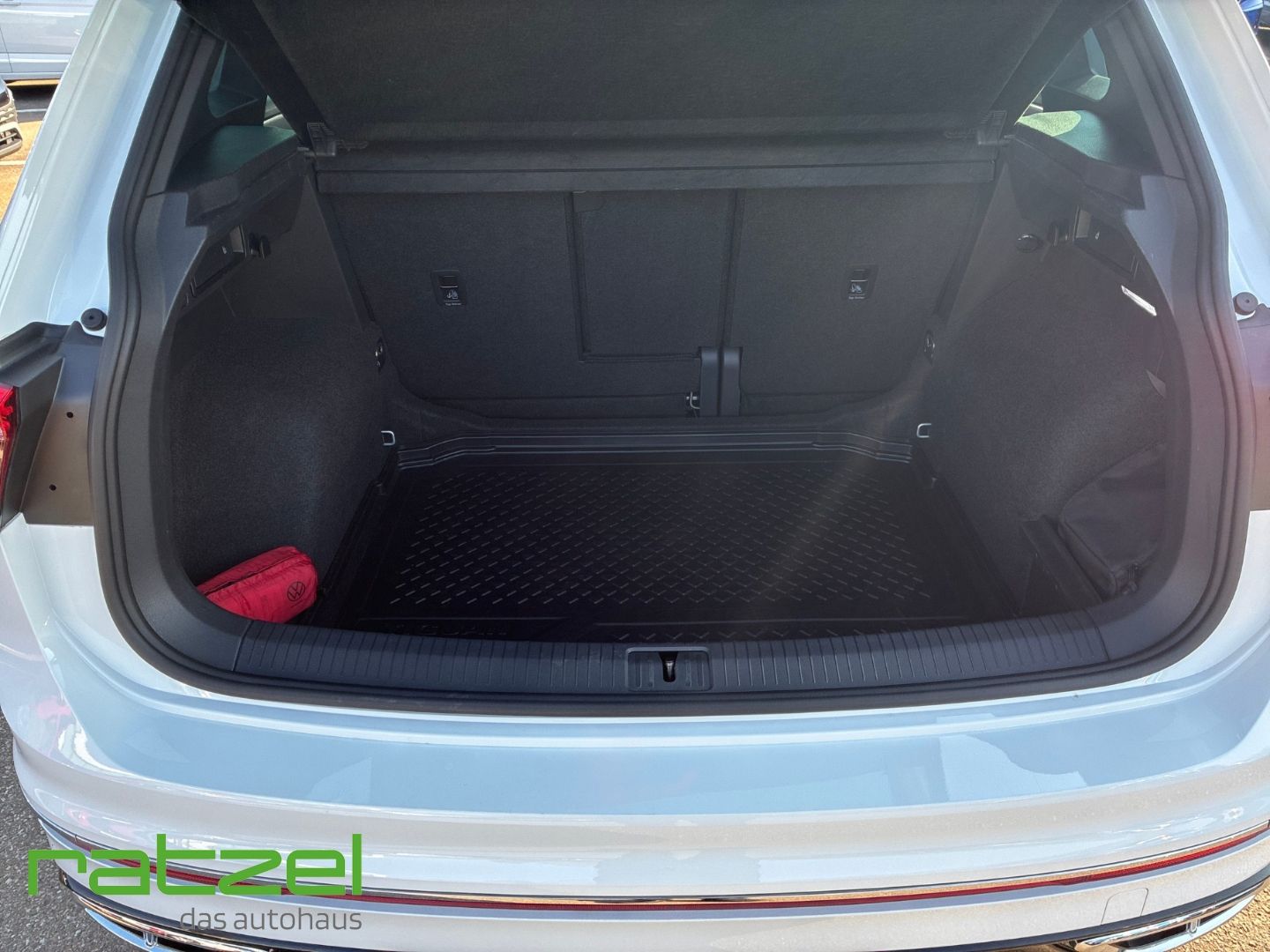 Fahrzeugabbildung Volkswagen Tiguan R-Line 2.0 TDI DSG AHK LED Matrix 360 Kam