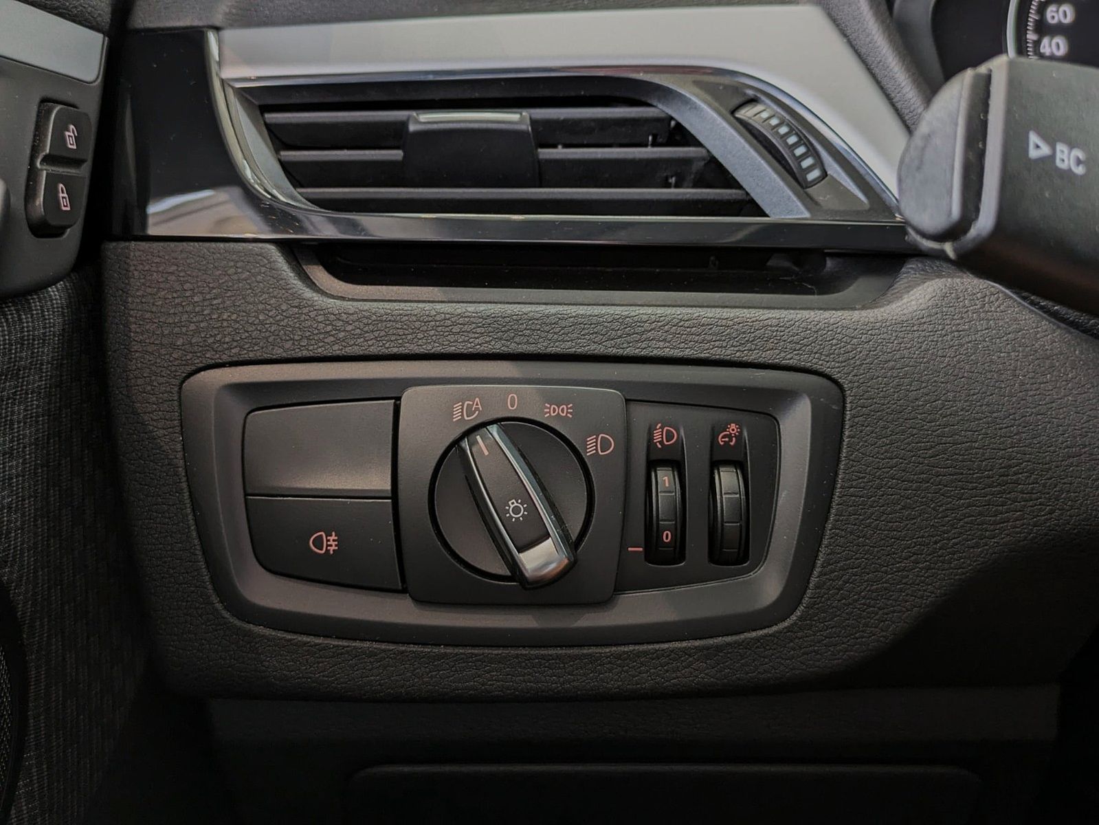 Fahrzeugabbildung BMW X1 18i LCI NAVI SHZ AHK PDC KLIMAAUT 8xALU