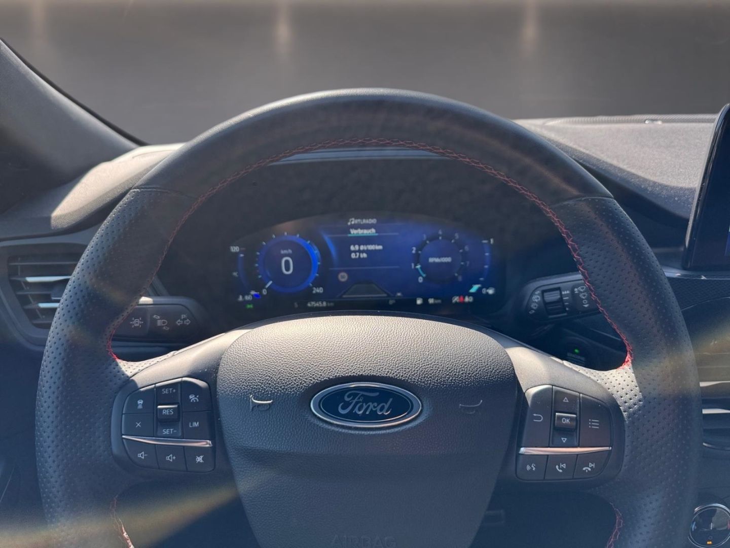Fahrzeugabbildung Ford Kuga ST-Line X HUD AHK-klappbar Navi Soundsystem