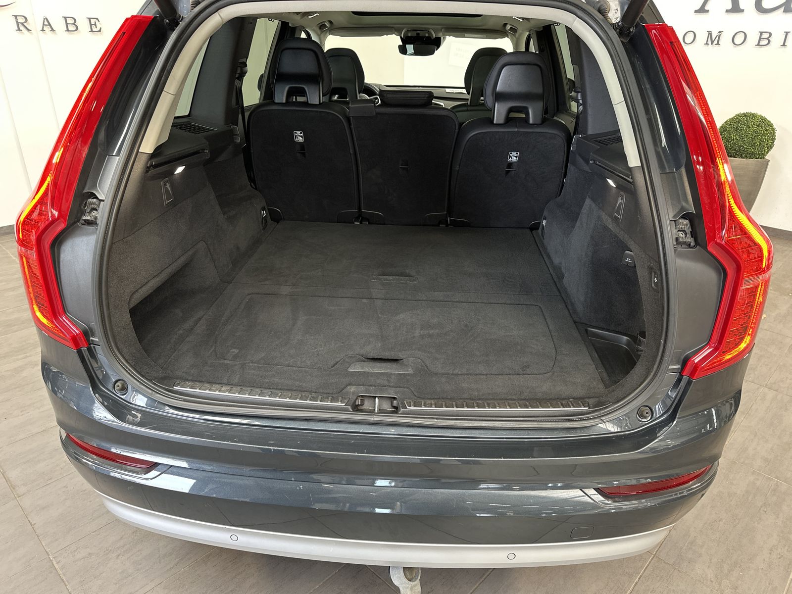 Fahrzeugabbildung Volvo XC90 B5 AWD Momentum Pro NAV+LED+VC+PANO+AHK+H&K