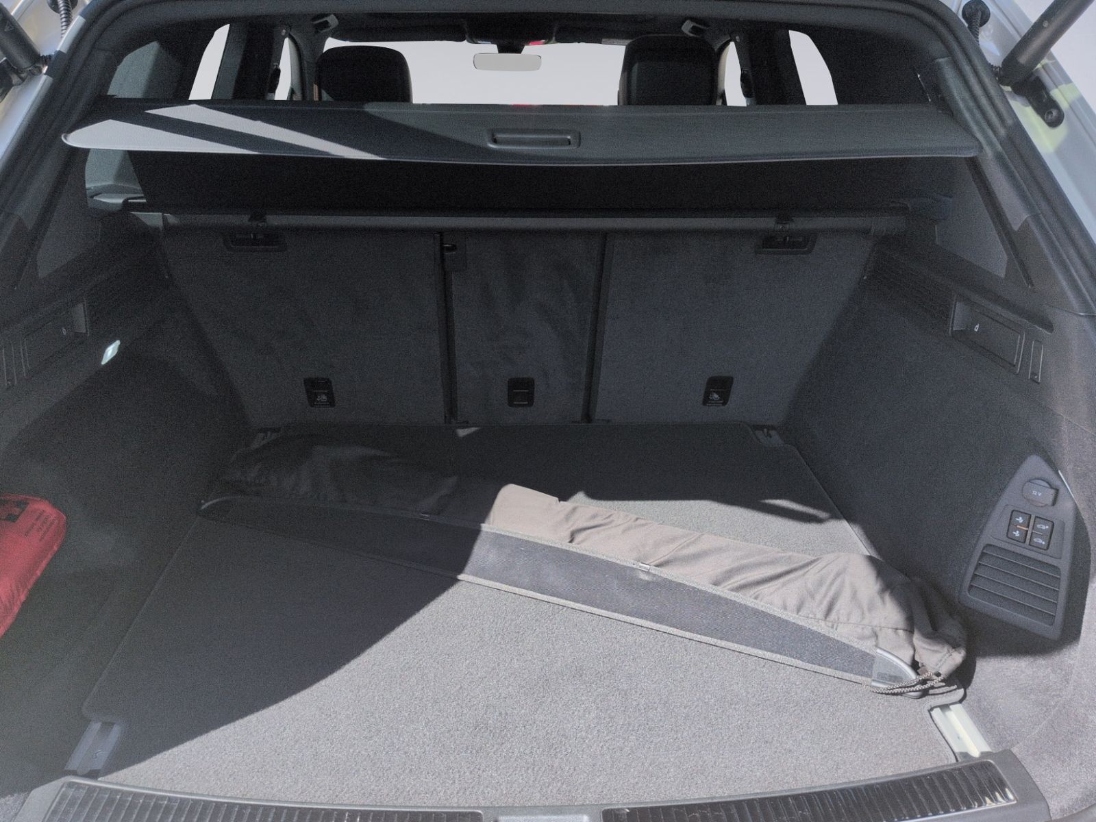 Touareg 3.0 TDI 4M R-Line LUFT+STHZ+PANO+AHK+