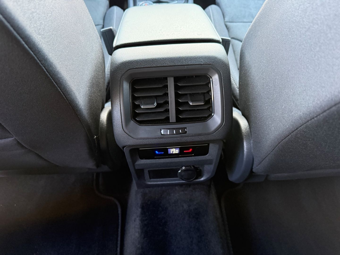 VW Tiguan Allspace 4Motion 2.0 TDI AHK-klappbar Nav - Image 27