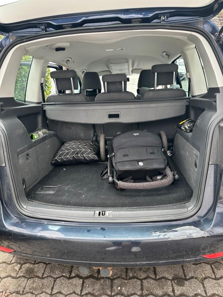 Volkswagen Touran 2012 — photo 10